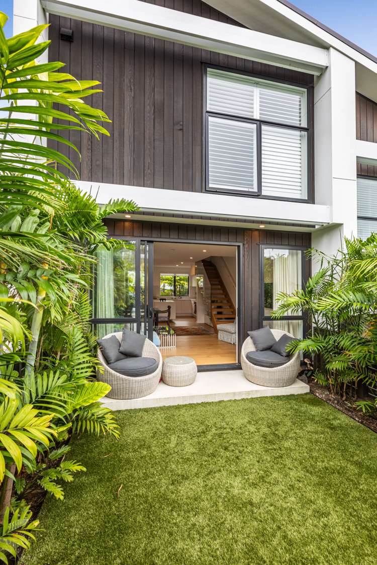 2/37 Glen Atkinson Street St Heliers_5