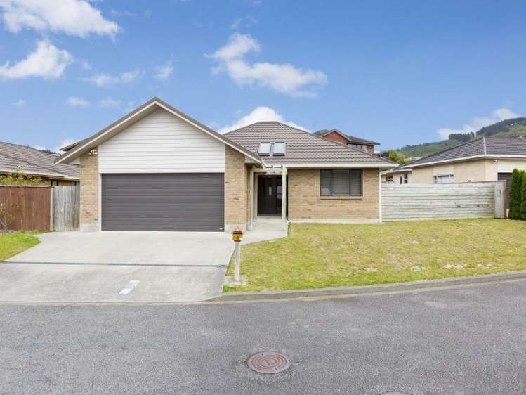 6 Mcewen Crescent Riverstone Terraces_1