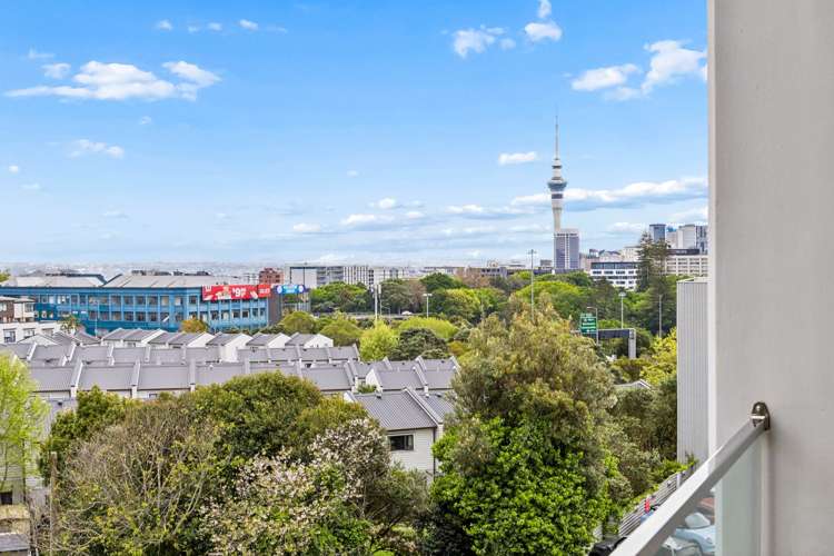 208/9 Madeira Lane Grafton_2