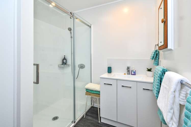 2/2 Grande Vue Road Papatoetoe_7