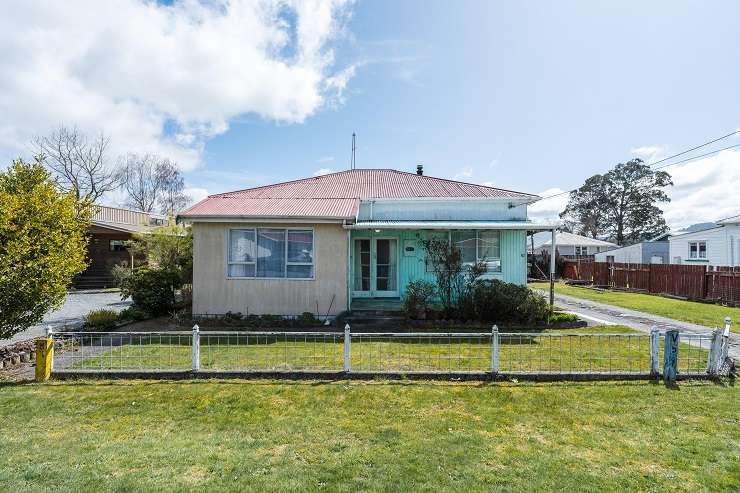 A one-bedroom hut on Matai Street is one of the cheapest properties for sale in Ohakune right now and is inviting enquiry over <img50,000. Photo / Supplied