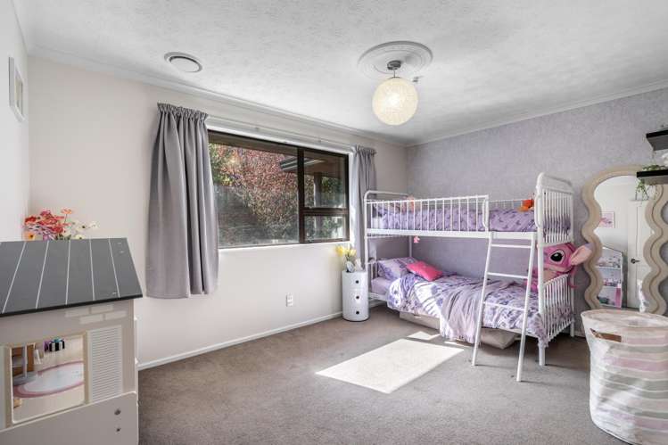 700 Queens Drive Waikiwi_11