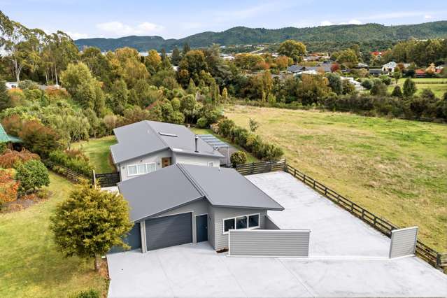 A Must-View Kinloch Getaway