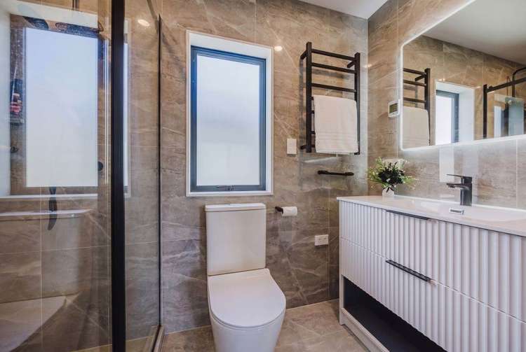 2/4 Bingara Place Favona_7