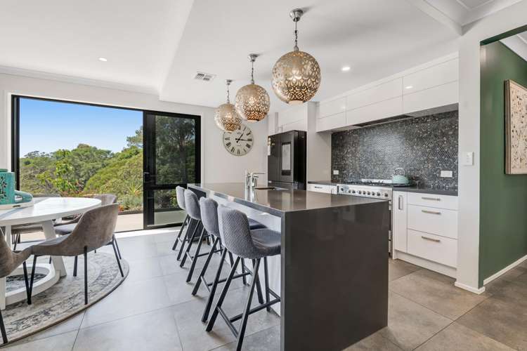 8 Roberts Road Matakatia_12