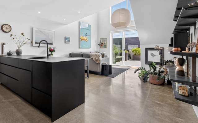 Contemporary Light-Filled Apartment