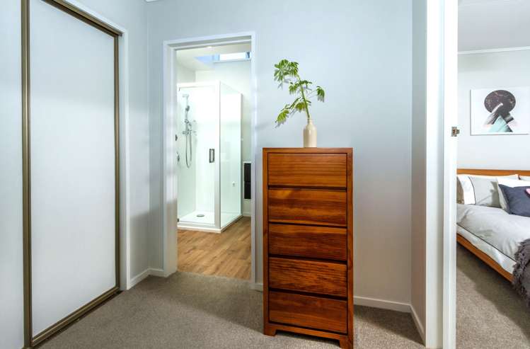 2/11 Exeter Street Stoke_14