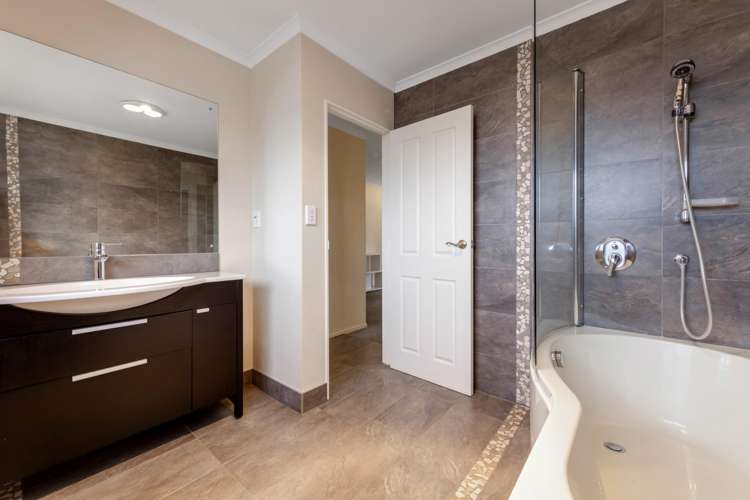 6 Gleneagles Grove Wattle Downs_11