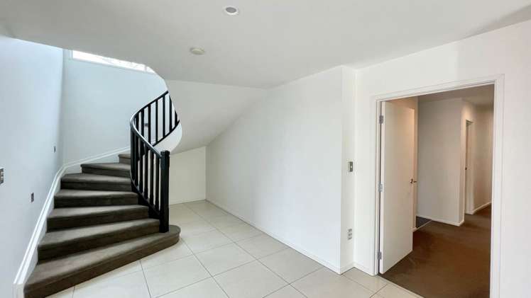 77 James Paige Lane Riverhead_19