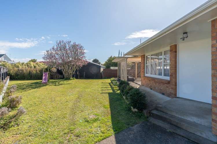 33 Garden Heights Avenue Glenview_22