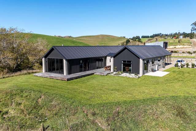 Substantial Modern Home Base & Lifestyle - 22ha