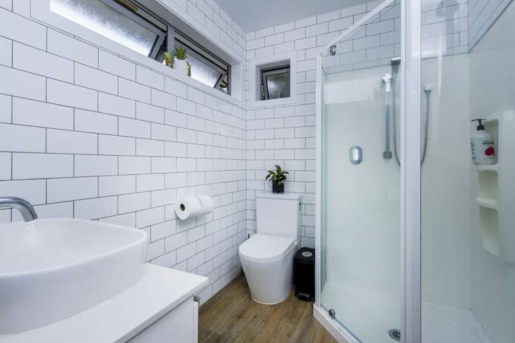 850 East Coast Road Oteha_16