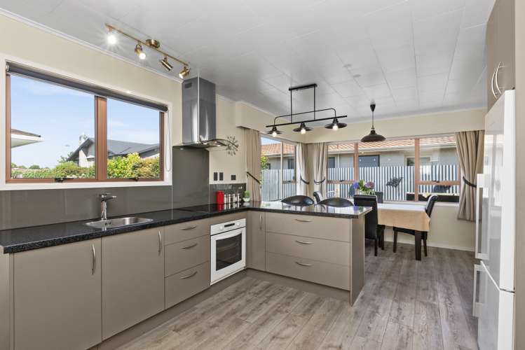 3/211 Ikanui Road Frimley_1