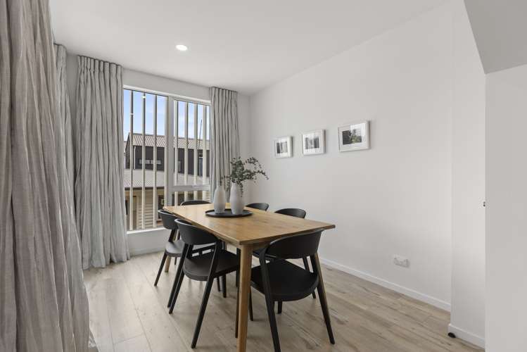 5b Holland Avenue Point England_14