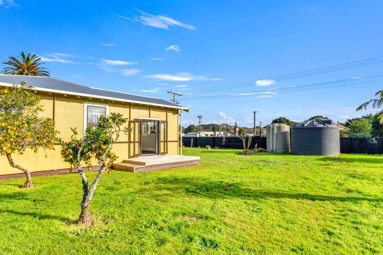 5 Banks Street Tolaga Bay_32