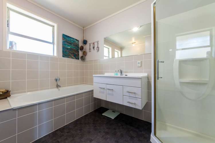 2/2 Routley Drive Glen Eden_11