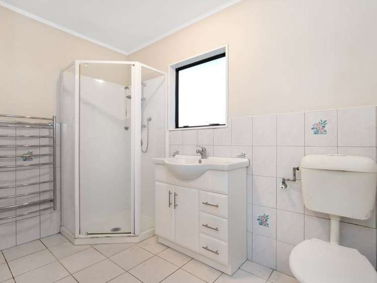 2/9 Maplesden Drive Clendon Park_7