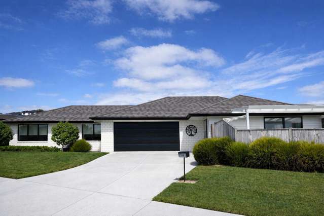 Elite, Immaculate Family Living!!!