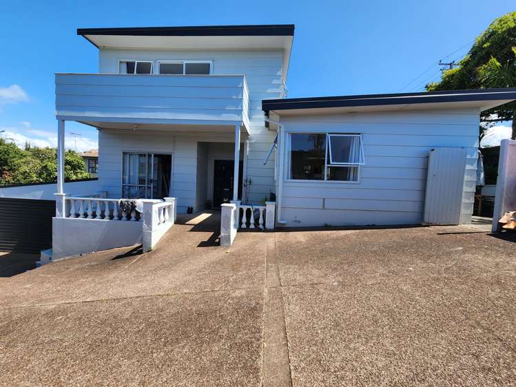 17a Deep Creek Rd Waiake_1