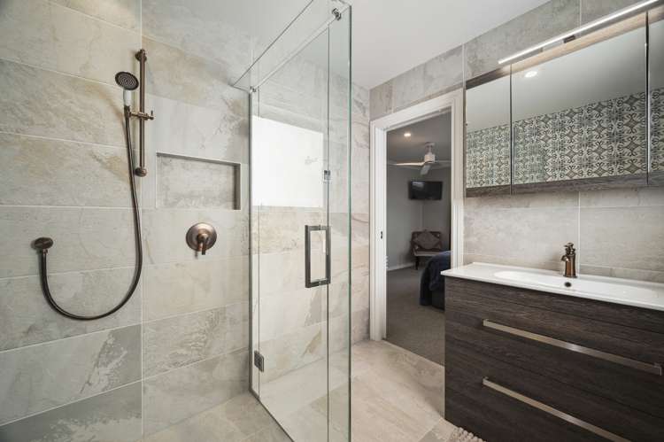 10 Crowther Terrace Waipahihi_12