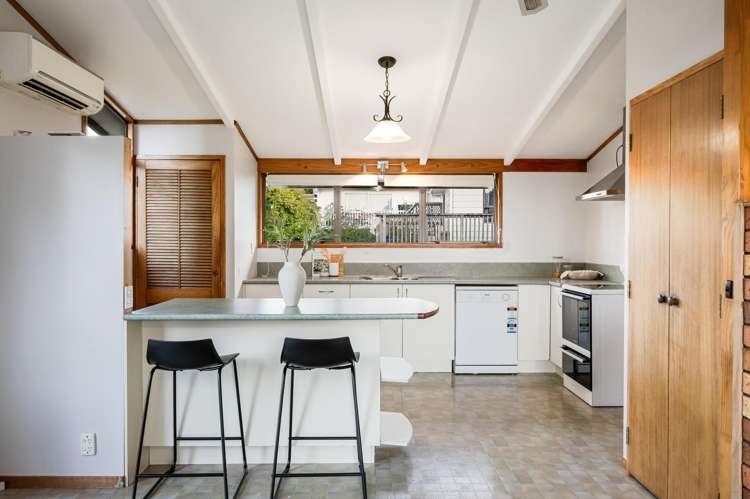 53 John Dee Crescent Red Beach_2