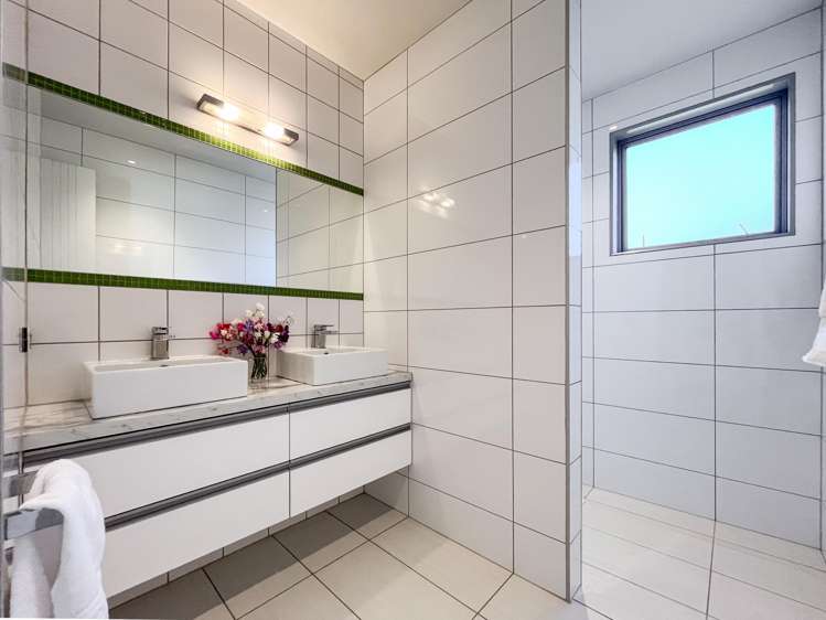 23-25 Black Road Otatara_40