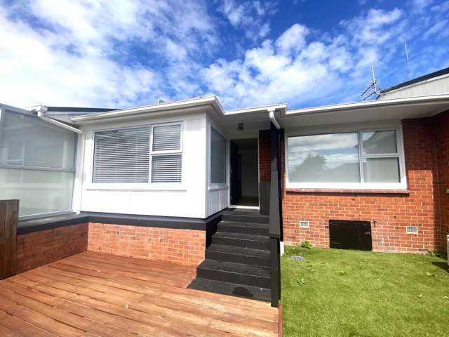 Coastal Takapuna 2 Bedroom Stunner
