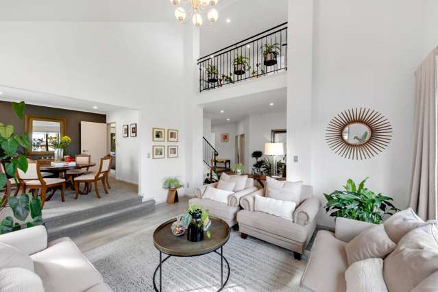 Light-Filled Living with Soaring Ceilings
