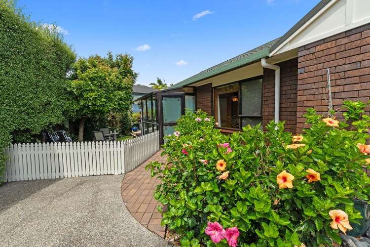 2/2 Law Street Torbay_21