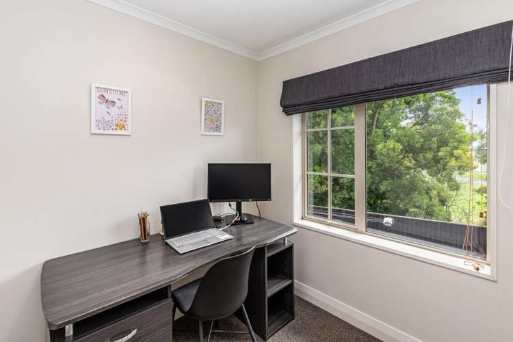 9 Strathmore Gardens Burwood_24