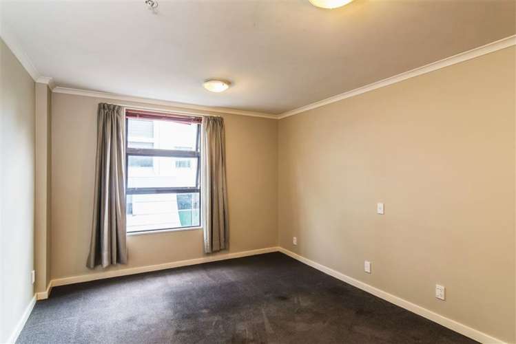 210/5 Aitken Street 1357_2