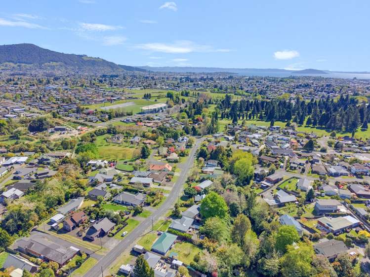 20 Utuhina Road Springfield_17