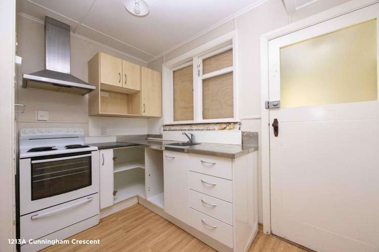 1213–1225 Cunningham Crescent Mayfair_6