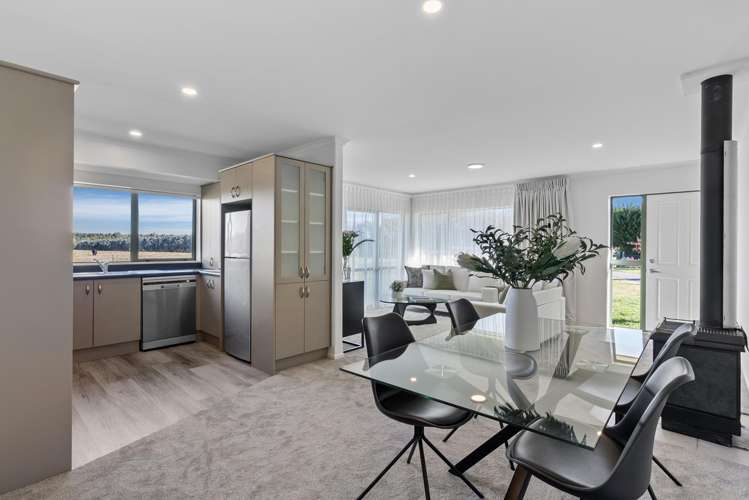 714 Courtenay Road Charing Cross_8