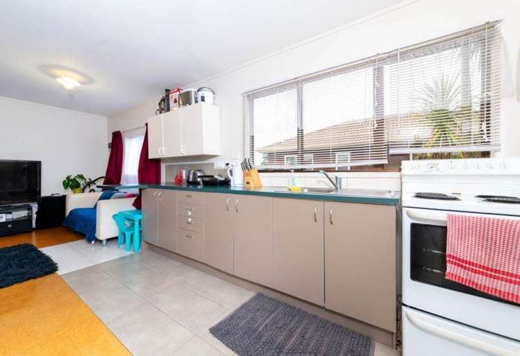 39 Helleur Road Massey_6