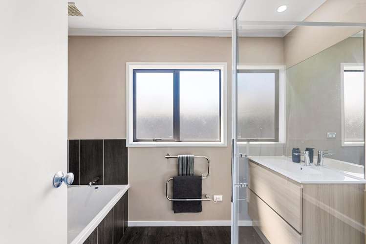 11 Lewis Way Poraiti_14