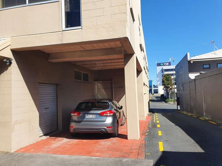 33 Gover Street Central_12