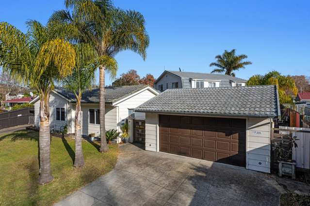 Two Homes Adjoined - On One Title!