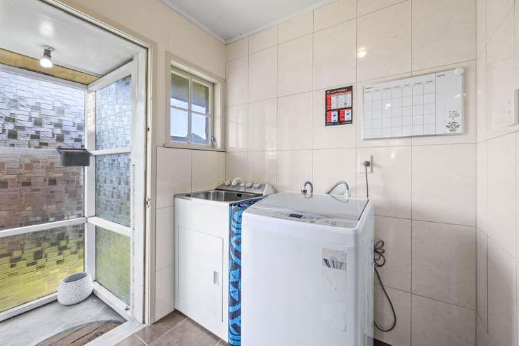 2/1 Raddock Place Farm Cove_12