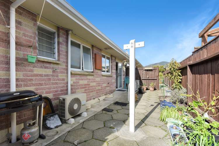 2/10 Exeter Street Stoke_10