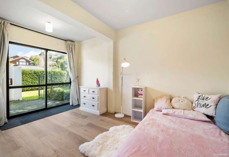 1 Stitchbird Close Murrays Bay_14