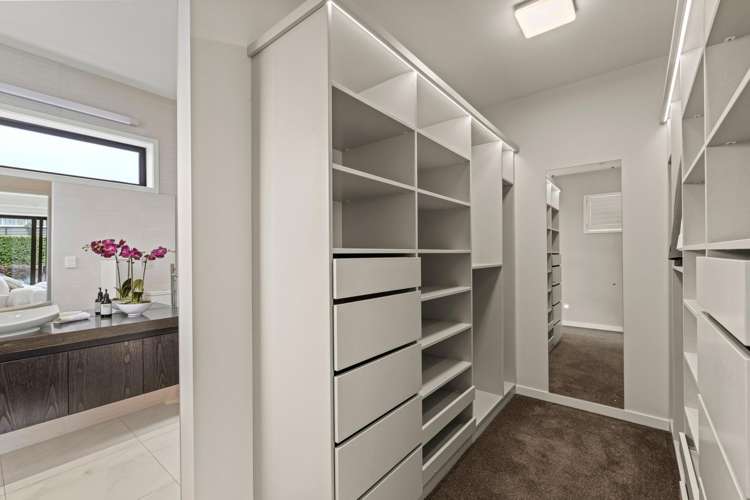 15 St Andrews Square Strowan_17