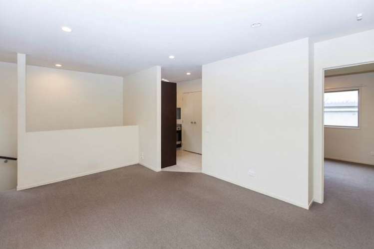 73B/21 Hunters Park Drive Three Kings_3