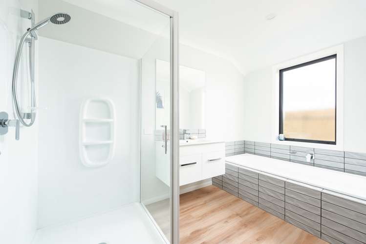 11 Harvard Road Burleigh_11