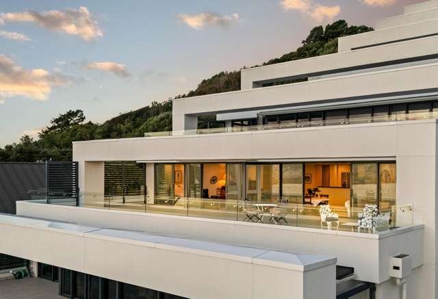 Waterfront Opulence