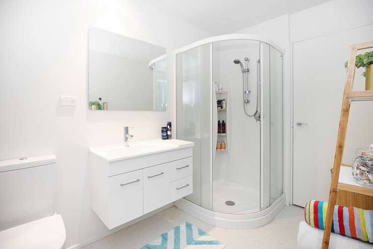 2/6 Raycroft Street Waltham_3