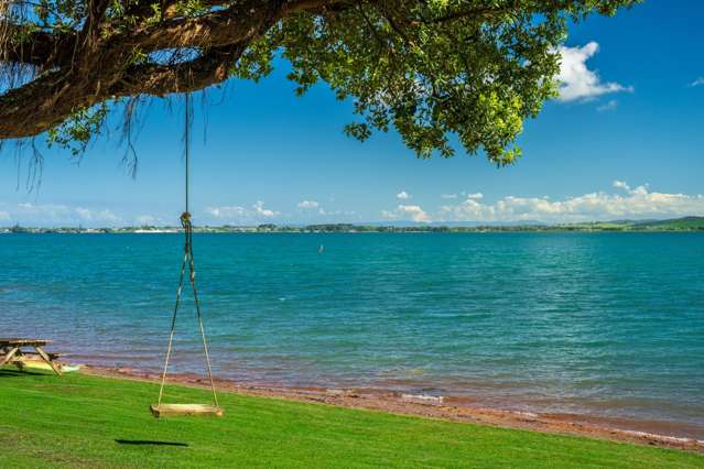 Peaceful Coastal Escape with Riparian Rights