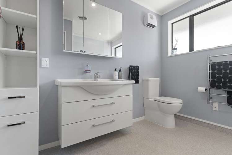 1 Cobham Place Solway_12