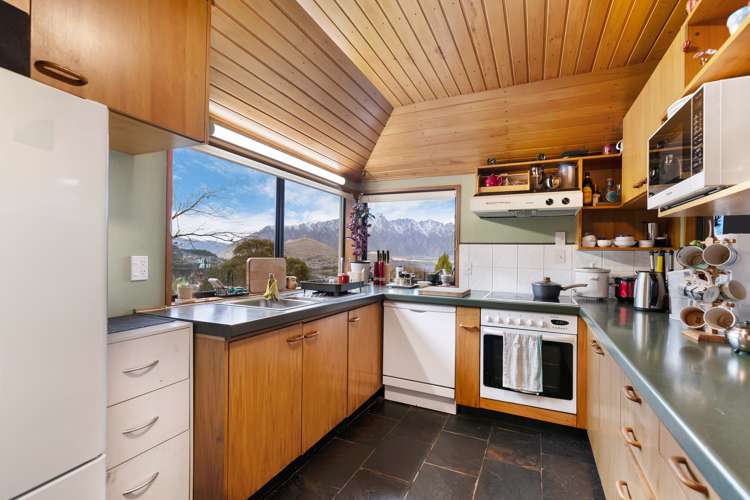 41 Greenstone Place Fernhill/Sunshine Bay_13