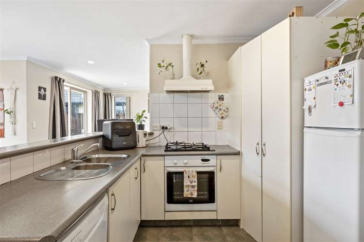 221 Old Farm Road Hamilton East_9